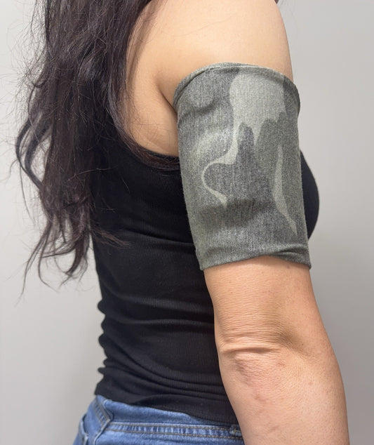 Soft cotton-feel pod band in Camo worn on the upper arm over a pod