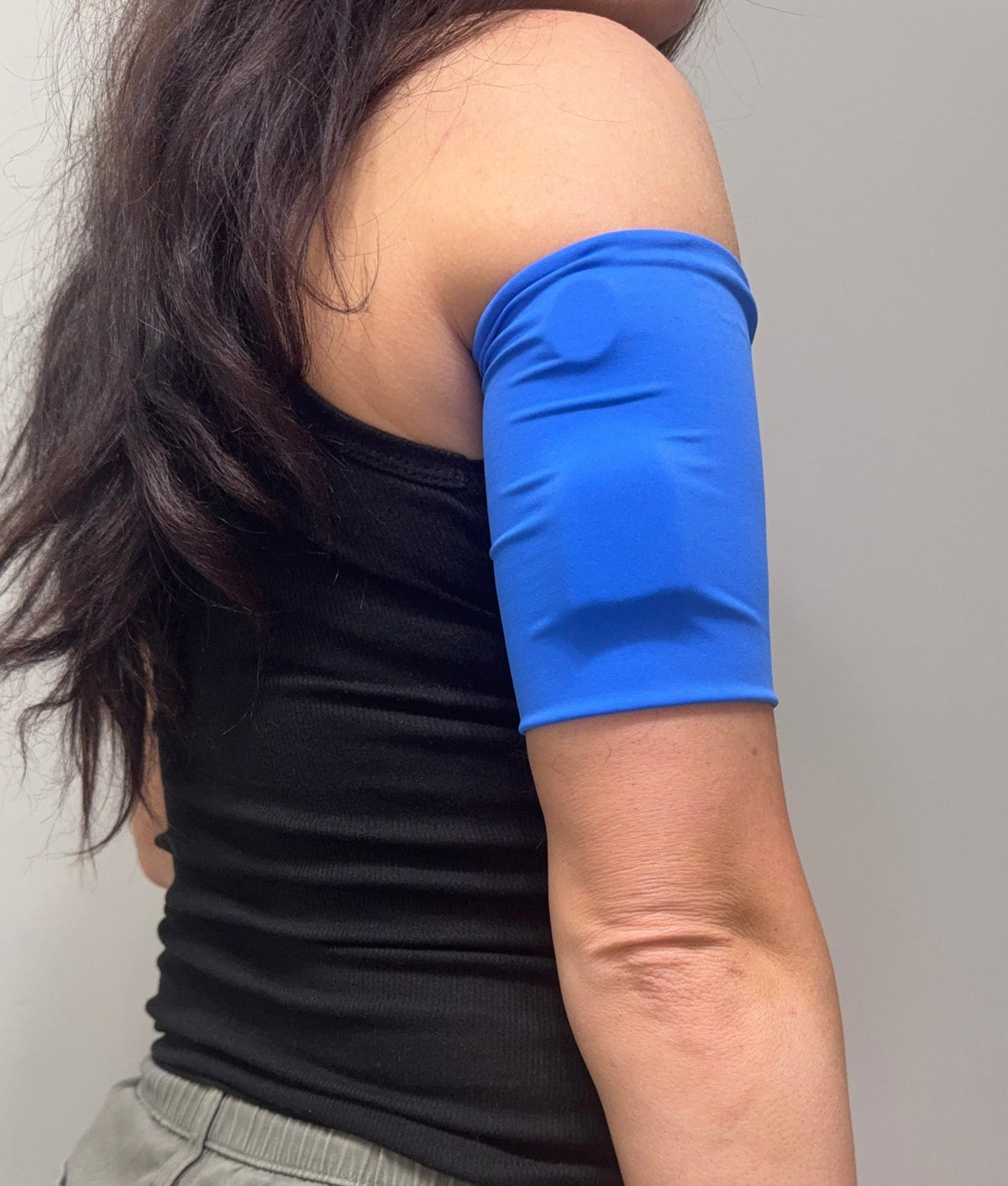 Smooth knit pod band in Cobalt Scuba worn on the upper arm over a pod