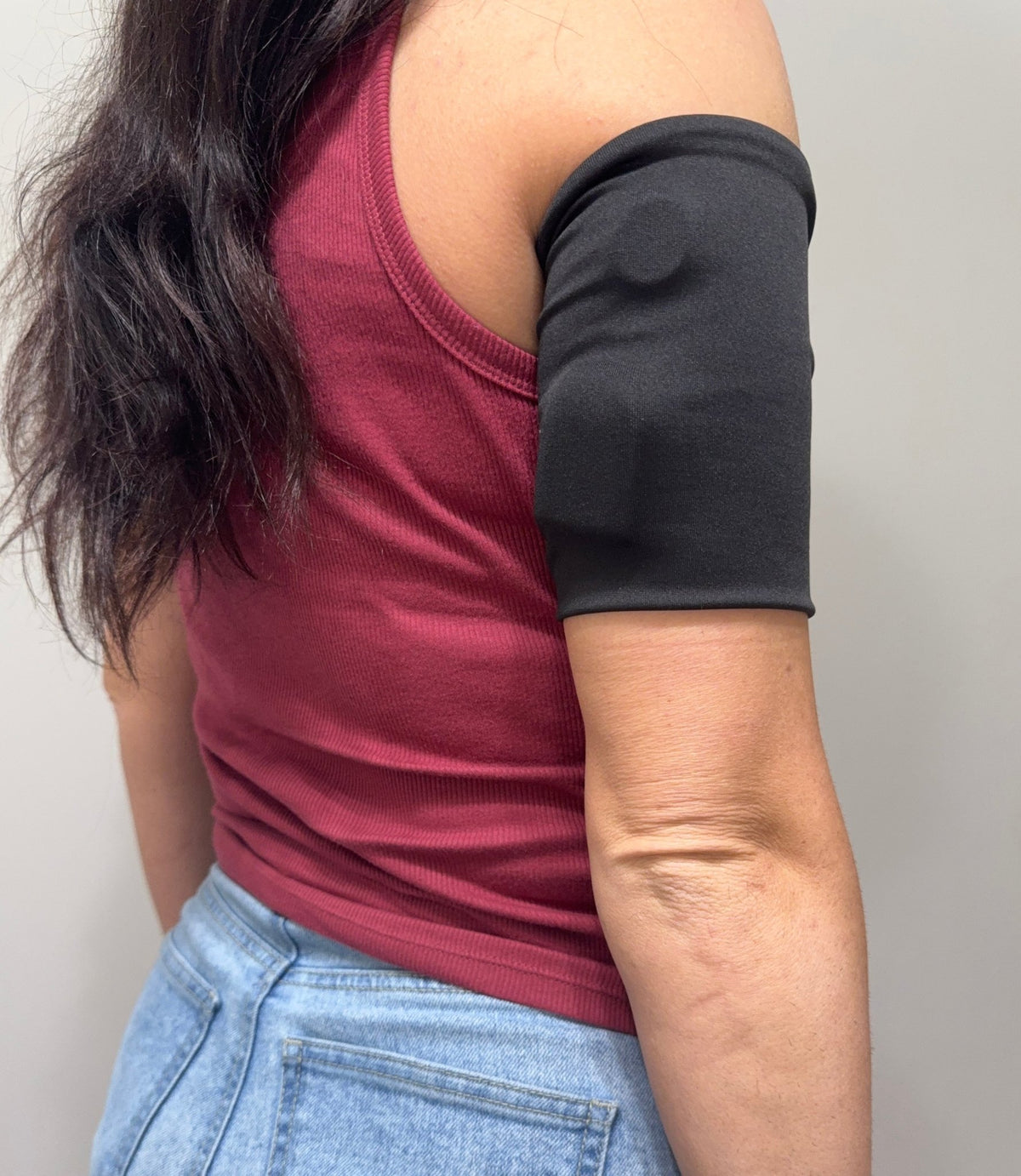 Sport pod band in Matte Black worn on the upper arm over a pod